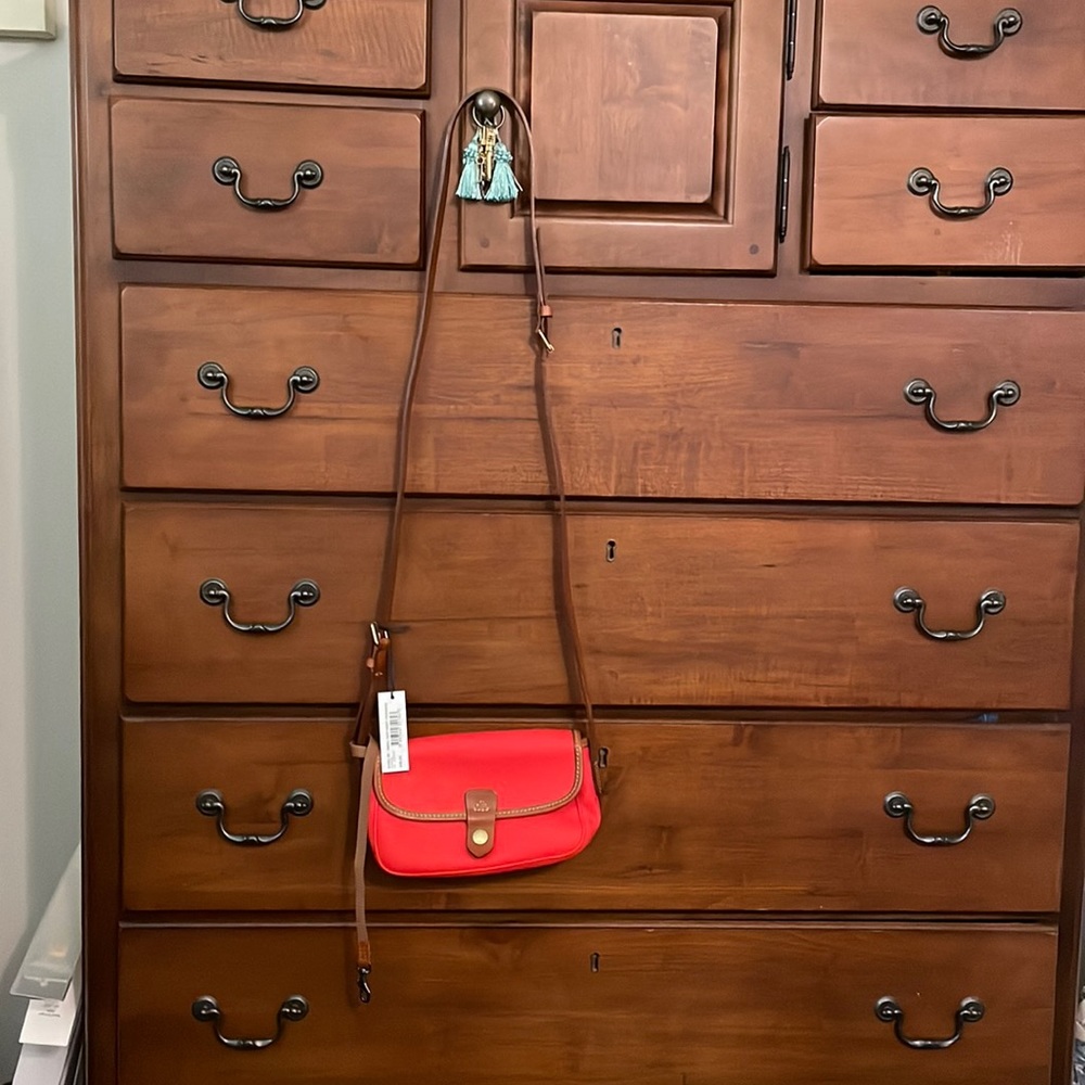 Dooney and Bourke crossbody. Coated cotton. Geranium.